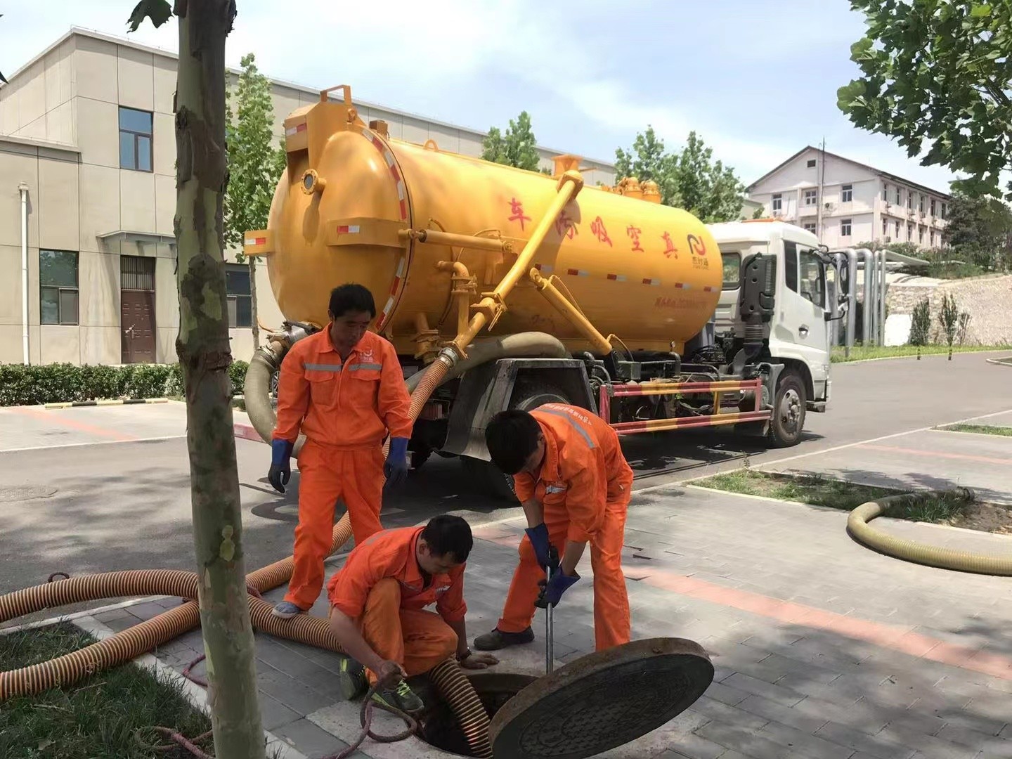 库尔勒化粪池清理与5-8吨吸粪车施工效率分析